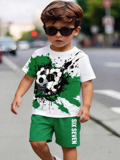 两件套男童休闲涂鸦黑白足球67号印花圆领短袖T恤，搭配“SIX SEVEN”字母图案短裤，趣味十足的图案，柔软舒适，适合夏季户外运动。