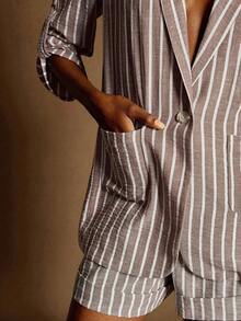 SHEIN PETITE Áo blazer nữ phong cách retro tối giản, thoải mái, chất liệu vải lanh kẻ sọc, cổ áo xẻ, cài khuy đơn, tay áo xắn lên, thích hợp cho các buổi đi chơi, đi làm hàng ngày và công sở. - Màu be - Xem 4