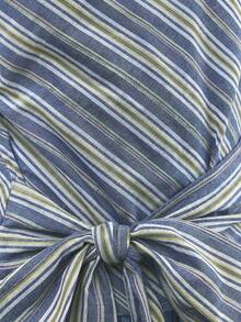 Nöista 这款条纹露背无袖上衣采用优雅的不对称条纹设计，融合了波西米亚风的休闲感和都市时尚感。非常适合夏季和度假穿着，是追求舒适与时尚女性的理想之选。 - 藍色 - 查看 5