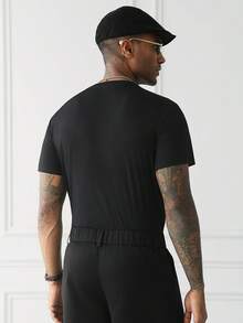 HUEFORM Camiseta de punto de manga corta de cuello redondo de unicolor, ajuste slim, casual para hombre, verano - Negro - Ver 3