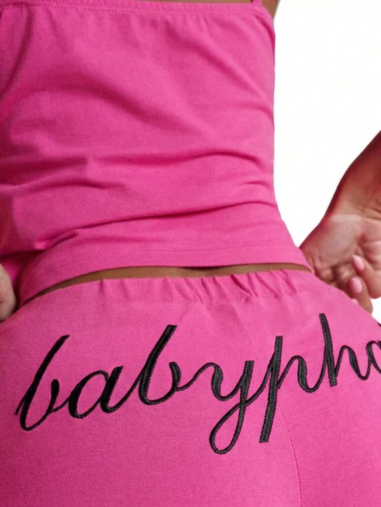 BABYPHAT 레이스 트림과 스크립트 프린트가 있는 저지 라운지 부티 쇼츠로 편안함과 스타일을 연출하세요