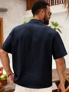 Manfinity Homme Camisa casual de manga corta de un solo pecho con pliegues de unicolor para hombres de talla grande - Azul Marino - View 2