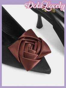 Dola Lovely Giày nữ mùa xuân hè kiểu dáng mới, thiết kế hoa hồng vuông 3D, gót nhọn, giày cao gót dự tiệc, hẹn hò, tiệc trà chiều, ngày Valentine, phong cách Lolita. - màu đen - Xem 4