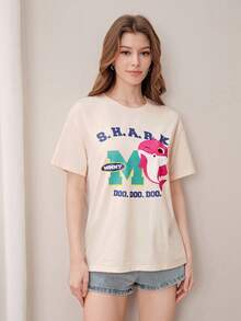 BABY SHARK X SHEIN 1件女士休闲度假通勤趣味卡通字母印花落肩宽松T恤，亲子装 - 杏色 - 查看 6