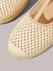 Styleloop Giày bệt mũi tròn kiểu Mary Jane với quai đan, chất liệu rơm mềm mại, thanh lịch, màu mơ, thích hợp cho hẹn hò, du lịch hoặc nghỉ dưỡng. - Màu be - Xem 4