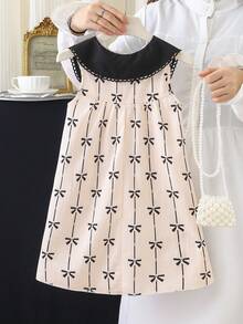 SHEIN Elladie kids 女童春夏简约时尚新款连衣裙，杏色丝带3D蝴蝶结装饰，杏色底黑色蝴蝶印花提花面料，黑色简约花领，咖啡琥珀色纽扣半开襟无袖连衣裙，适合年轻女孩，韩式简约优雅风格，休闲时尚，适合上学、外出、度假、春夏穿着。夏季服装。柔软舒适。 - 杏色 - 查看 2
