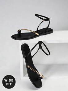 SHUZIA #宽楦 UrbanLuxe 女士电镀金 TPU 绑带黑色踝带环趾平底凉鞋 – 优雅、简约、奢华的日常风格。 - 黑色 - 查看 6