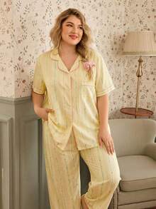 CottageSlumber Conjunto de pijama de manga corta con cuello con volantes y estampado floral pequeño para tallas grandes - Amarillo - Ver 7