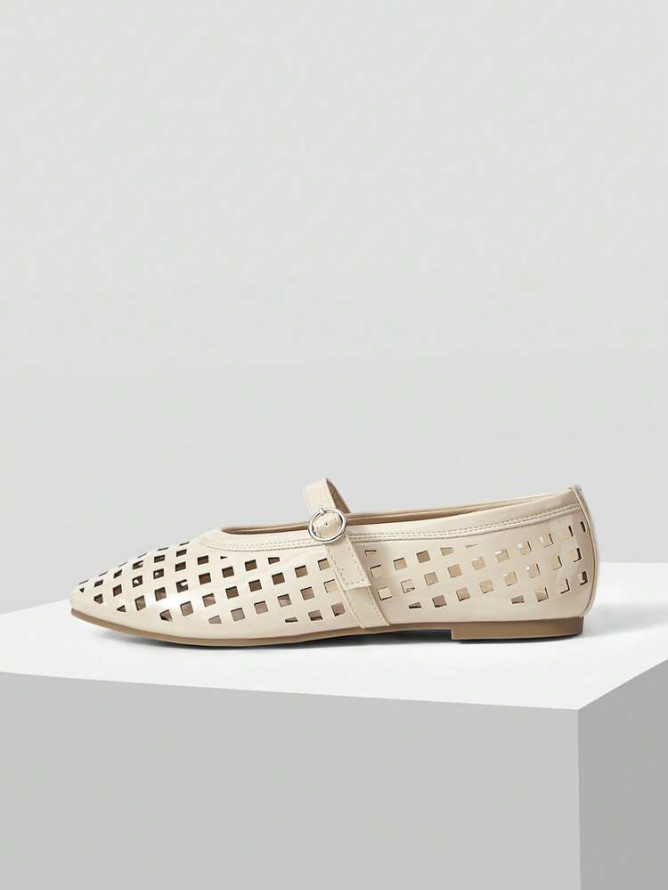 WOMEN SHOES POPULAR FRENCH NEW FASHION APRICOT PU LEATHER HOLLOW GRID TEMPERAMENT SQUARE TOE FLAT SOLE SHOES, COMFORTABLE AND VERSATILE BELT SIMPLE ELEGANCE NOT TIRED FEET BREATHABLE HOLE SANDALS