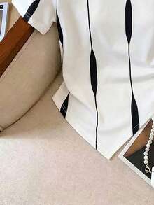 Resyla Fashionable Casual Round Neck Fitted Hem Slit Design Black Stylish Printed T-Shirt - Multicolor - View 3