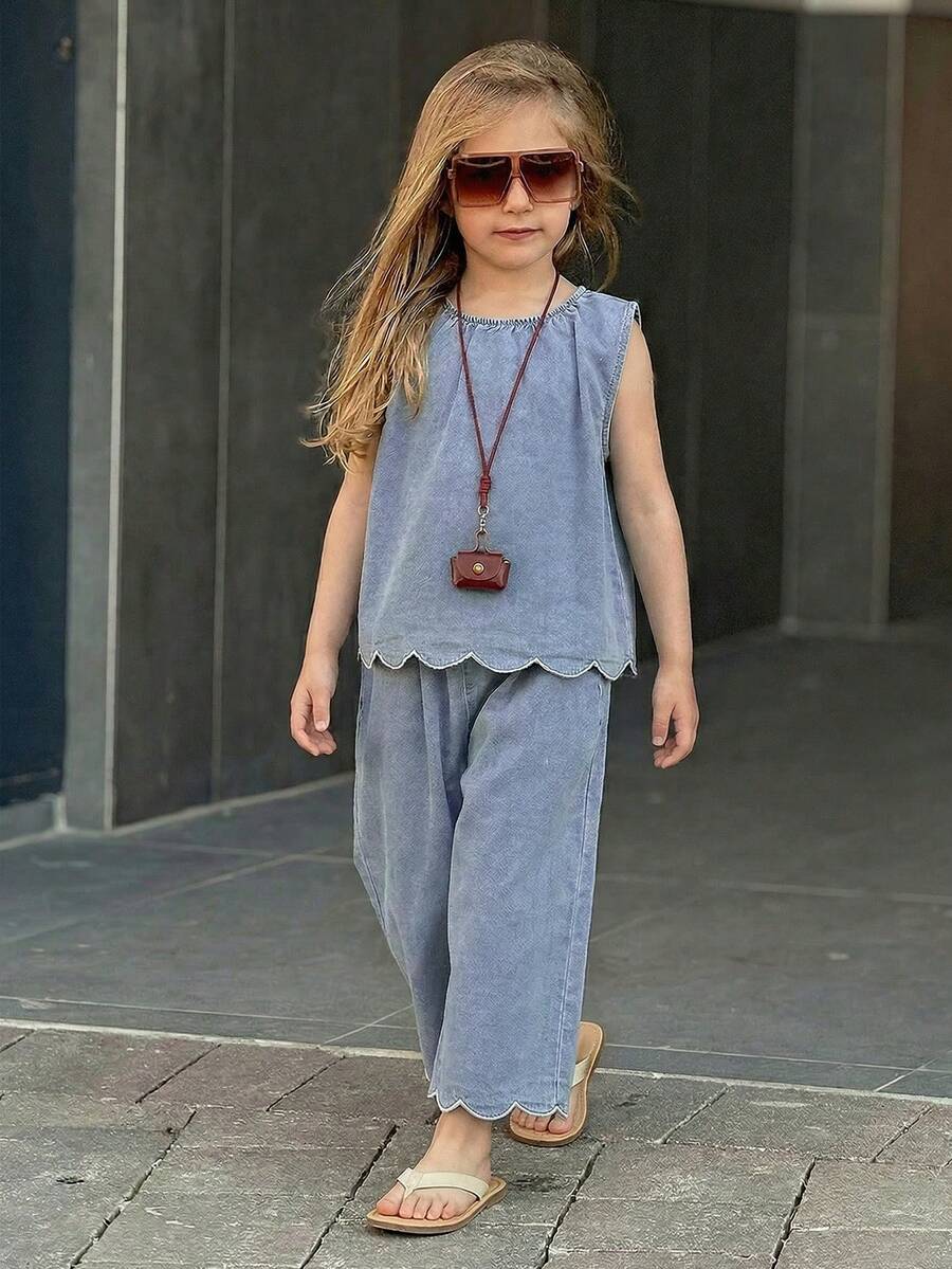 Dazy Kids Bộ đồ cho bé gái gồm áo không tay cổ tròn vạt cong và quần jean. - Rửa nhẹ - Xem 1