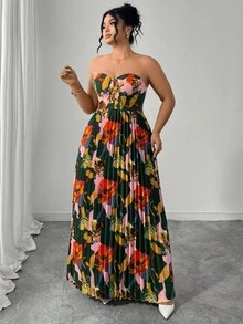 SHEIN PETITE CURVE Abito da donna con stampa floreale, senza maniche, con scollo a V, gonna plissettata lunga, silhouette lusinghiera. Adatto per vacanze in isola, feste in spiaggia, atmosfera di San Valentino, fotografia di viaggio, moda vacanziera. Abbigliamento minimalista per donne formose. - Multicolore - Visualizzare 5