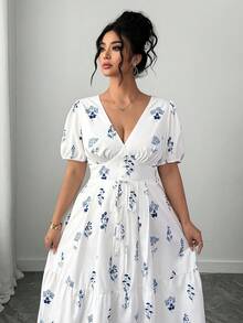 SHEIN Elenzya Große Größen V-Ausschnitt weißes Blumenprint Midi Kleid - Blau - Übersicht 5
