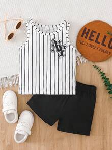 SHEIN Vintaside Kids Bộ áo tank top và quần short kẻ sọc in chữ phong cách đường phố cho bé trai, thích hợp cho mùa xuân/hè. - Đen và trắng - Xem 3