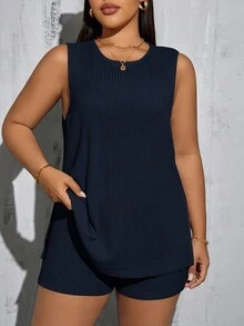 SHEIN Essnce 大码女装夏季套装，露肩上衣搭配骑行短裤，适合工作、健身、休闲、通勤、运动、居家等各种场合，舒适百搭，也适合教师穿着。杏色无袖开衩T恤搭配口袋短裤两件套，休闲套装，夏季两件套，女士短裤套装，夏季套装。 - 藏蓝色 - 查看 5