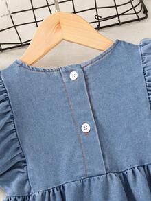 SHEIN Vintaside Kids Đầm denim mùa hè cho bé gái, kiểu dáng dễ thương đồng quê, chất liệu denim màu xanh nhạt với họa tiết thêu hoa nhiều màu sắc, kết hợp với tay phồng và dáng chữ A cạp cao, tạo nên sự kết hợp hoàn hảo giữa vẻ lãng mạn mộc mạc và sự thoải mái khi mặc, giúp bé có một mùa hè đáng yêu trọn vẹn. - Rửa trung bình - Xem 7