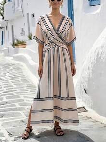 SHEIN Holidaya 夏季新品：V领优雅连衣裙——短袖，撞色宽窄条纹，宽松长款廓形。这款法式复古单品融合了度假风情与职场优雅，A字版型更显修身显瘦。 - 杏色 - 查看 5