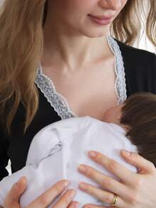 Bộ đồ ngủ bà bầu gồm áo dài tay cài cúc và quần short phối ren tương phản. - màu đen - Xem 3