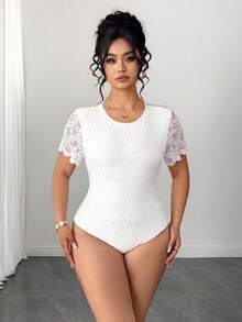 SHEIN Clasi Plus Size Round Neck Lace Back Decor Open Back Tie Rib Patchwork Bodysuit Wedding Night Party All White Summer Sexy 70's - White - View 4
