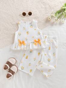 SHEIN 2件套女婴夏季时尚简约可爱印花背心，饰有花边和蝴蝶结，搭配同款印花长裤，适合户外、上学、旅行穿着。 - 杏色 - 查看 1