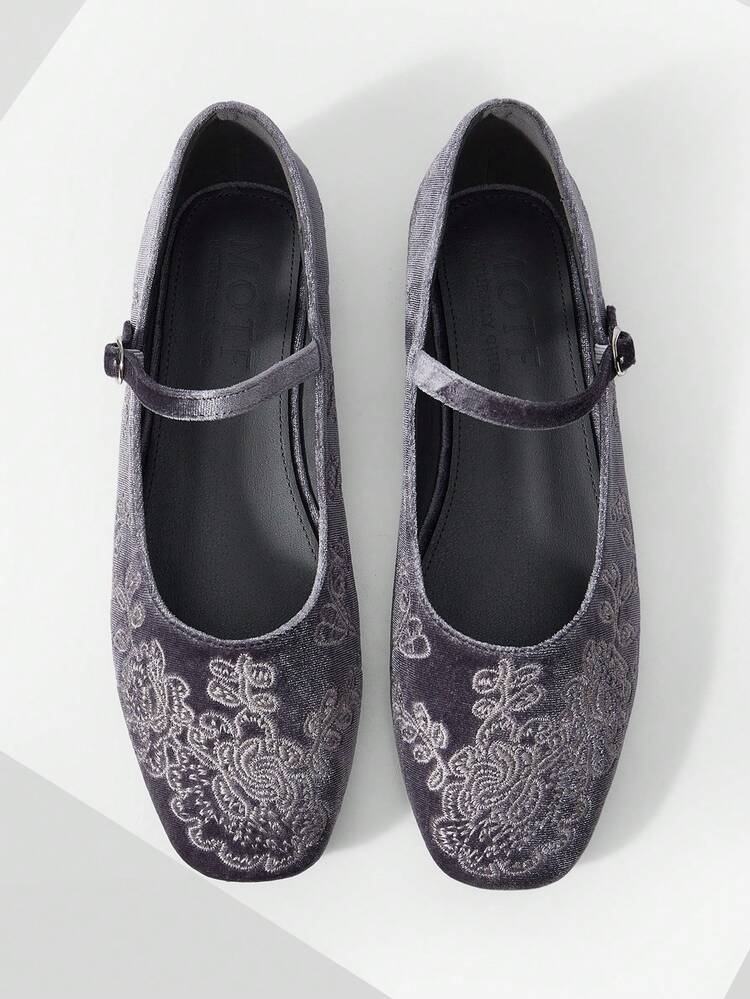 WOMEN'S RETRO ELEGANT EMBROIDERED VELVET ADJUSTABLE BUCKLE FLAT SHOES VALENTINE'S DAY