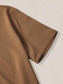 Mercer Haus Chemise tissée décontractée à fermeture boutonnée devant avec manches courtes, chemise beige clair, chemise pour hommes beige, chemise marron pour hommes, chemise marron à boutons, chemise à manches courtes à boutons, convient pour l'été, les vacances tropicales à Hawaï. - Tabac - Voir 9