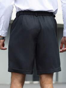 Manfinity Bizformal 男士夏季休闲商务成熟日常通勤简约百搭纯色深灰色前缝短裤 - 深灰色 - 查看 2