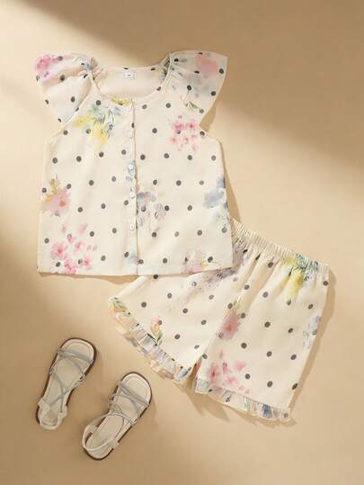 SHEIN Bộ đồ 2 mảnh cho bé gái, cổ tròn, không tay, gồm áo và quần short, họa tiết chấm bi màu nước nhạt, áo tay bồng kết hợp quần short viền bèo nhún, chi tiết cúc cài tinh tế, phù hợp cho mùa hè dạo phố, dã ngoại, phong cách Mori Girl Nhật Bản.