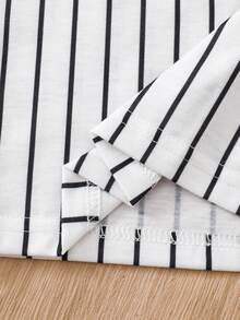 SHEIN Vintaside Kids Bộ áo tank top và quần short kẻ sọc in chữ phong cách đường phố cho bé trai, thích hợp cho mùa xuân/hè. - Đen và trắng - Xem 6