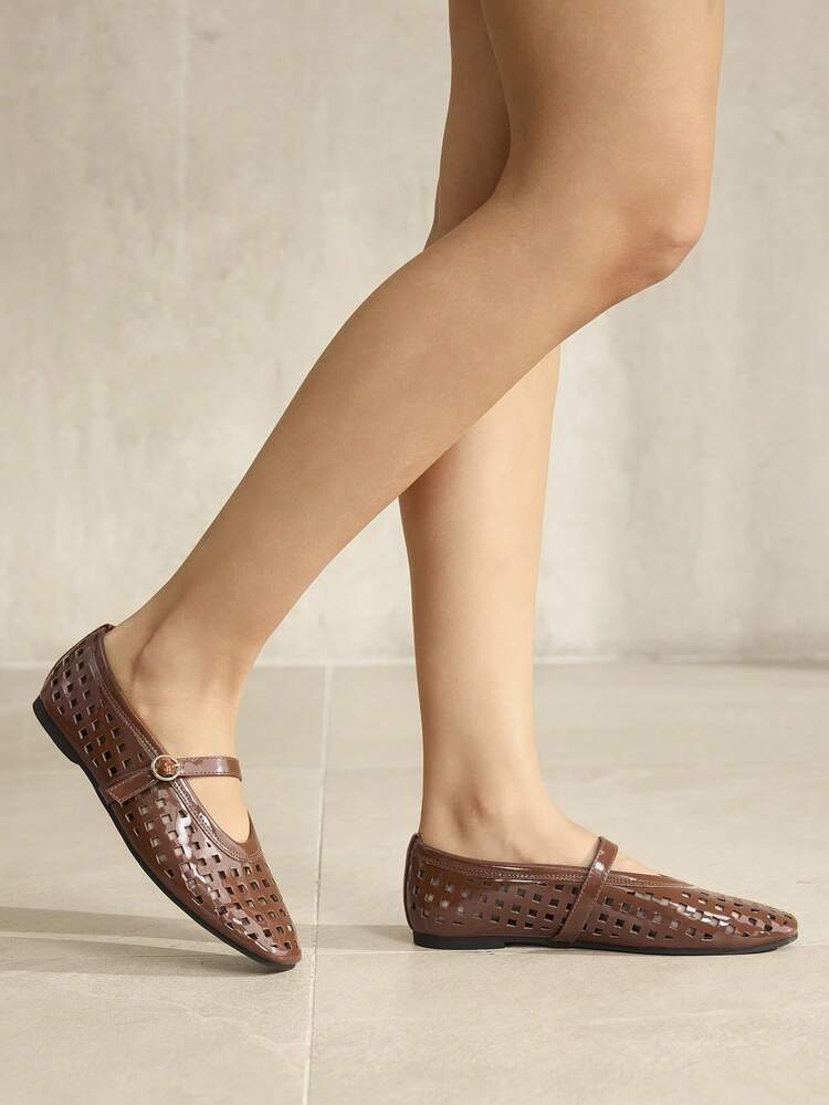 WOMEN SHOES POPULAR FRENCH NEW FASHION BROWN PU LEATHER HOLLOW MESH TEMPERAMENT SQUARE TOE FLAT SOLE SHOES, COMFORTABLE AND VERSATILE WITH SIMPLE ELEGANCE NOT TIRED FEET BREATHABLE HOLE SANDALS