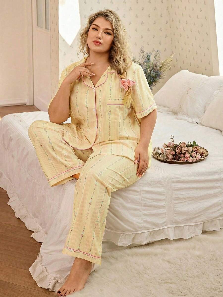 CottageSlumber Conjunto de pijama de manga corta con cuello con volantes y estampado floral pequeño para tallas grandes - Amarillo - Ver 1