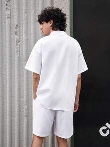 Open Phase 2 pezzi Set estivo da uomo, camicia in lino cubano leggera e traspirante con pantaloncini con coulisse, stile casual da gentiluomo vintage, adatto per spiaggia, matrimonio, festa, vacanza, regalo per la festa del papà per marito, papà, fidanzato, comodo e versatile, stile americano vintage, unisex, vestibilità rilassata per l'estate, adatto per uso quotidiano e outfit estivi. - Bianco - Visualizzare 2