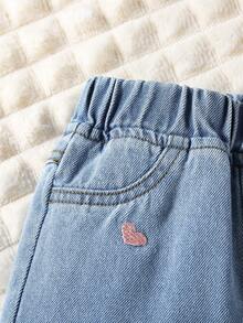 SHEIN Vintaside Kids 女嬰心形刺繡牛仔錐形長褲 秋季 - 藍色 - 查看 3