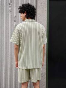 Whitmere 2件套GloMan风格男士波西米亚钩针针织衬衫和短裤套装，多色条纹提花纹理衬衫，适合海滩、音乐节、夏威夷度假，是送给男士的绝佳礼物，复古美式度假风格，男女皆宜，宽松版型夏季服装——适合日常穿着和夏季度假穿着。 - 彩色 - 查看 2