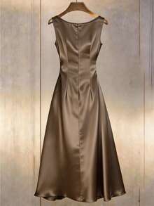 Franclia Đầm satin màu sâm panh thanh lịch dành cho nữ, xếp ly eo, chất liệu satin mềm mại, rủ tự nhiên, trang trí cúc ngọc trai ở eo, đơn giản nhưng tinh tế, kiểu dáng cơ bản được nâng tầm bởi ngọc trai và chất liệu satin, phù hợp cho đi làm mùa xuân/hè, mặc hàng ngày, mùa đông, dự tiệc, đi biển, hẹn hò, lễ tốt nghiệp, công sở, đồng phục giáo viên thành thị, trang phục Giáng sinh năm mới, đầm maxi thường ngày. - màu nâu - Xem 3