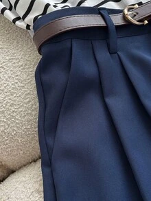 GlowEve CURVE 新款黑白条纹 Polo 领蝙蝠袖 T 恤搭配藏蓝色休闲短裤，两件套大码夏季套装 - 彩色 - 查看 4