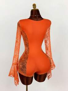 Amplova Bộ jumpsuit nữ gợi cảm với dây đeo mảnh, thắt eo bằng ren tương phản, tay dài xòe rộng và các mảng vải xuyên thấu ở hai bên. - trái cam - Xem 10