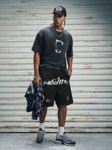 Modcrash 男士网眼透气字母印花沙滩短裤，Emo风格，2000年代风格，复古美式，男女皆宜，宽松版型夏季服装——适合日常穿着和夏季度假穿着。 - 黑色 - 查看 7