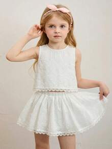 Emery Rose Kids Emery Rose Kids 少女编织刺绣纯色圆领不对称蕾丝下摆休闲上衣和迷你裙两件套，可爱、优雅、甜美、复古又时尚。适合妈妈、女儿、姐妹搭配，度假、节日、上学、日常穿着、居家聚会和特殊场合，春夏皆宜。 - 白色 - 查看 2