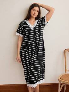 Doze Lane Plus Size Striped Lace Long Nightgown - Black and White - View 4