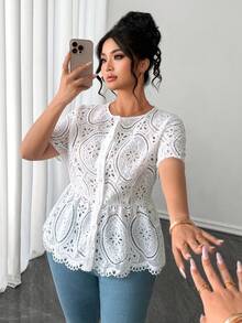 Elenzga White Hollow Lace Retro Floral Pattern Round Neck Elaborate Lace Short Sleeve Elegant & Gentle Plus Size Blouse - White - View 4