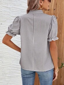 Breezaya Áo sơ mi nữ tay ngắn cổ chữ V kẻ sọc dáng suông, thích hợp cho kỳ nghỉ hè, áo kiểu nữ, áo sơ mi nữ thường ngày, áo kiểu nữ thanh lịch, áo sơ mi nữ thường ngày, áo công sở thường ngày, áo kiểu nữ kẻ sọc, áo có khóa kéo, áo công sở thường ngày, áo kiểu Zanzea cho nữ, áo tay phồng, áo kẻ sọc, áo tay ngắn, áo thường ngày. - màu đen - Xem 2