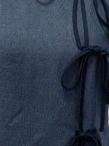 Nöista Áo tank top nữ gân sọc với cổ tròn cổ điển và chi tiết buộc dây phía trước, được thiết kế để tôn dáng và có thể điều chỉnh. Một món đồ đa năng và thoải mái, hoàn hảo cho những buổi đi làm hàng ngày hoặc những bộ trang phục mùa xuân và mùa hè dễ phối. - Màu xanh bụi bặm - Xem 4