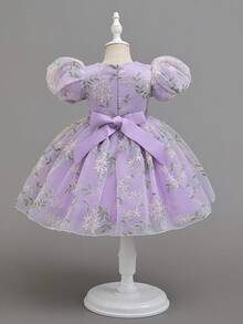 SHEIN Glamorique Kids 少女碎花腰部泡泡裙，薄纱泡泡袖优雅派对连衣裙，适合所有季节 - 紫色 - 查看 2