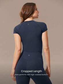 GLOWMODE Glow Era 柔软弹力圆领修身短袖运动T恤，适合低强度瑜伽、普拉提、健身房、日常休闲穿着 - Iron Gray - 查看 3