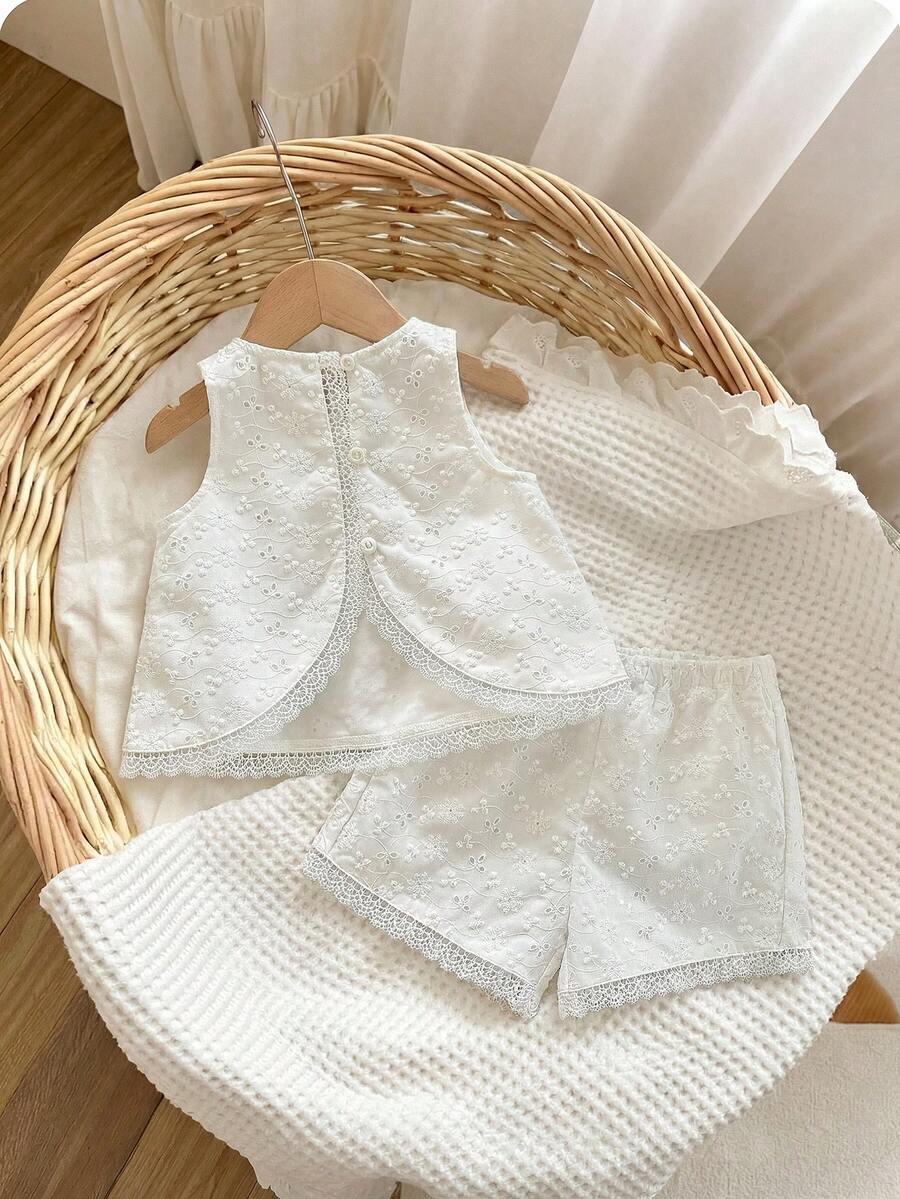 SHEIN LMoss Kids 女婴可爱度假休闲碎花白色蕾丝边吊带背心和短裤套装 - 白色 - 查看 1