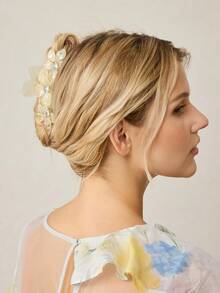 MOTF PREMIUM THREE FLOWERS BUTTERFLY GRADUAL CHANGE COLOR HAIRPIN - Light yellow. - View 2