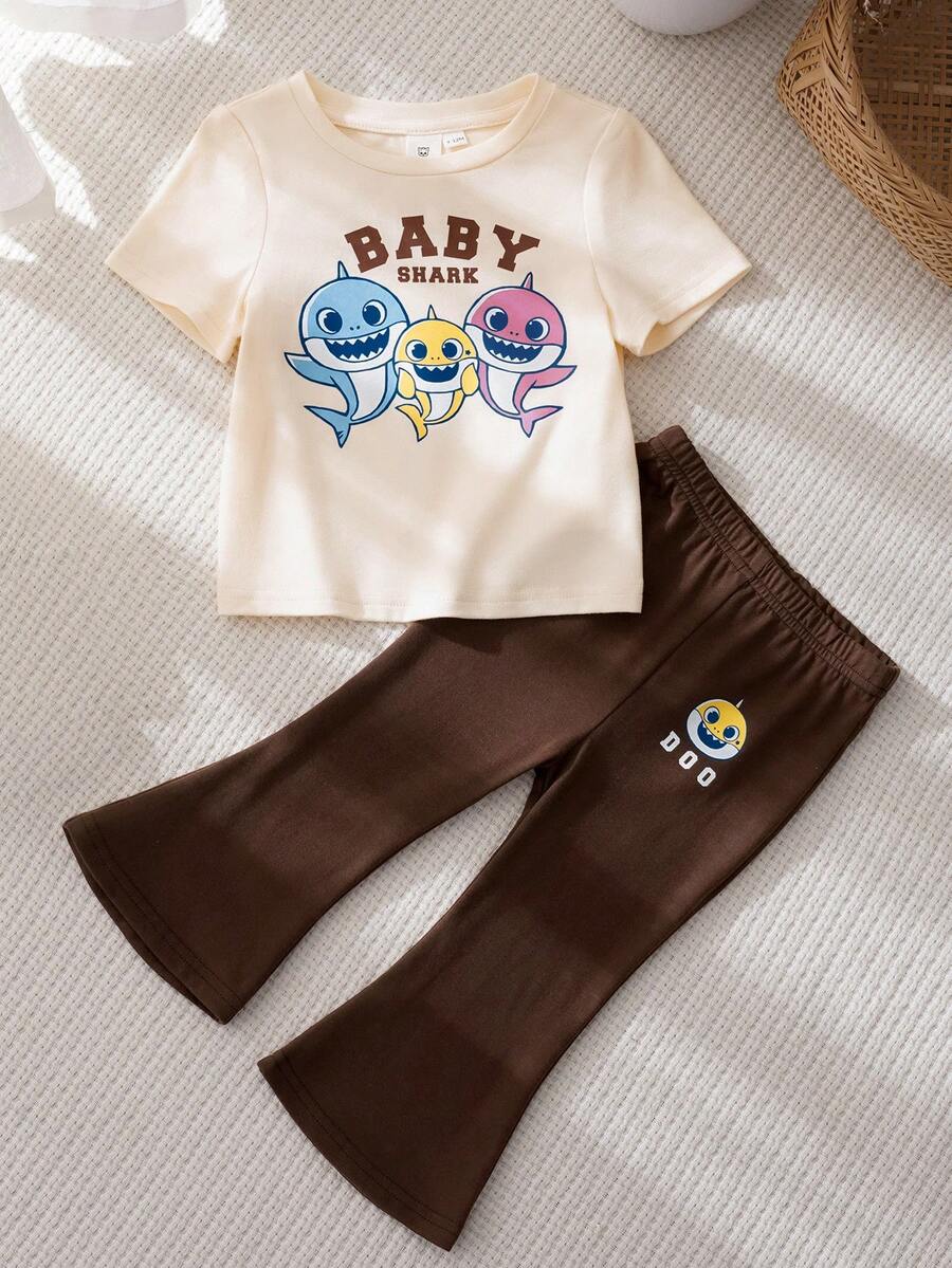 BABY SHARK X SHEIN Bộ đồ thường ngày cho bé gái gồm áo thun ngắn tay cổ tròn in hình hoạt hình và quần dài. - Màu Khaki - Xem 1