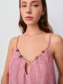 Nöista Áo hồng dáng suông với chất liệu vải có họa tiết và dây đeo mảnh mai. Kiểu dáng nữ tính thoải mái, điểm nhấn là những hạt cườm nhỏ tinh tế ở đường viền cổ. Hoàn hảo cho trang phục mùa hè, mùa xuân, lễ Phục sinh, phong cách Boho, lễ hội hoặc mặc ngoài. - Đỏ - Xem 6