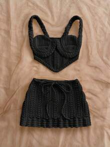 Soleia Bộ đồ 2 món gồm áo croptop hai dây gợi cảm và chân váy cạp thấp bằng vải móc, thích hợp cho các lễ hội âm nhạc, phong cách bohemian, kỳ nghỉ, hẹn hò, tiệc trà chiều. - màu đen - Xem 7